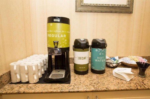 Hilton Garden Inn Dallas/Market Center - image 3