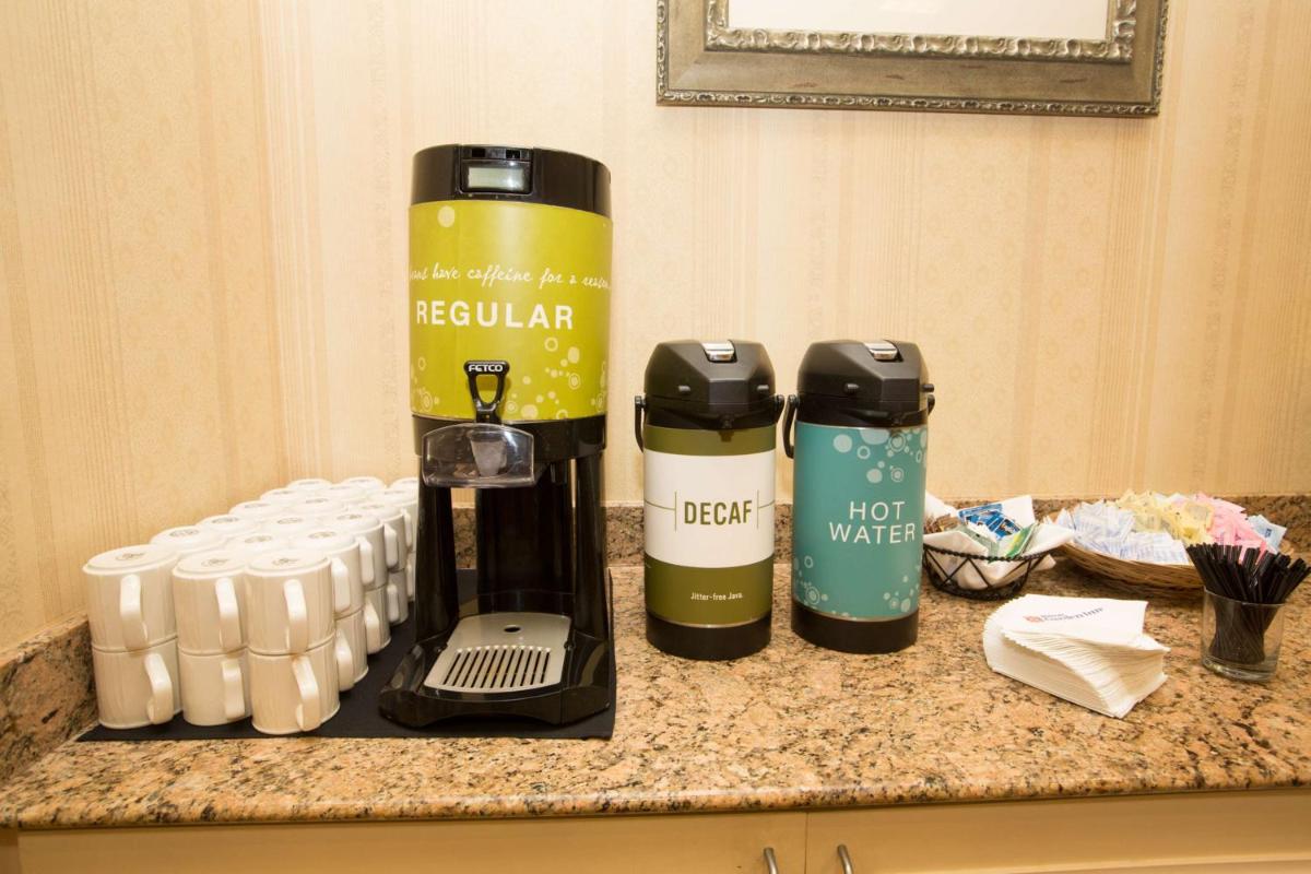 Hilton Garden Inn Dallas/Market Center - image 3