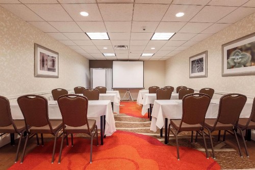 Hilton Garden Inn Dallas/Market Center - image 32
