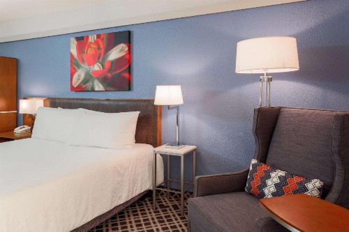 Hilton Garden Inn Dallas/Market Center - image 36