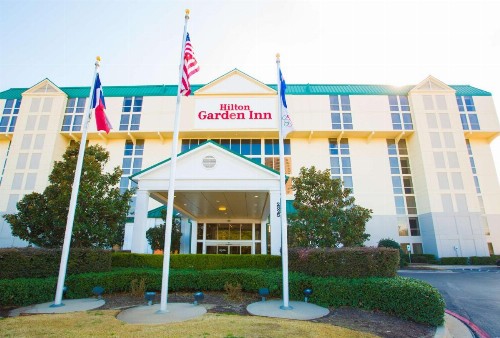 Hilton Garden Inn Dallas/Market Center - image 5
