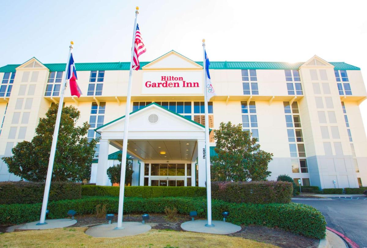 Hilton Garden Inn Dallas/Market Center - image 5