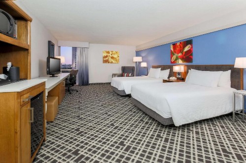 Hilton Garden Inn Dallas/Market Center - image 6