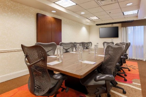 Hilton Garden Inn Dallas/Market Center - image 7