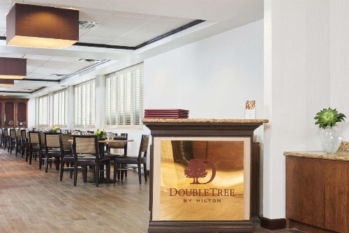 DoubleTree by Hilton Dallas Market Center - image 12