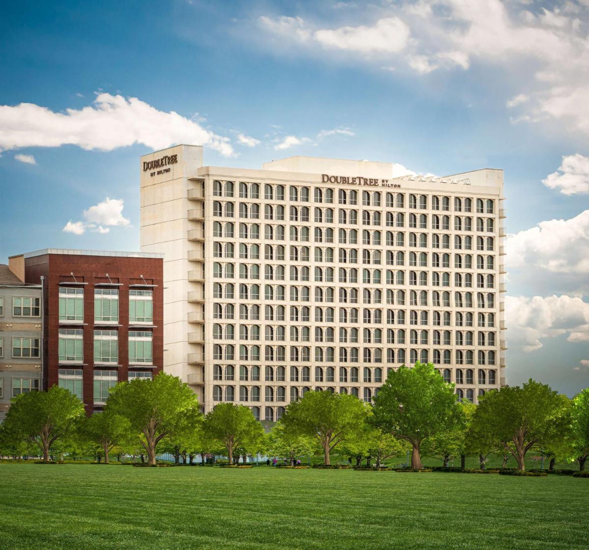 DoubleTree by Hilton Dallas Market Center - image 2