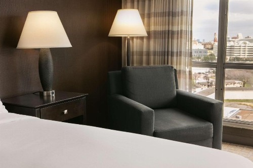 DoubleTree by Hilton Dallas Market Center - image 24