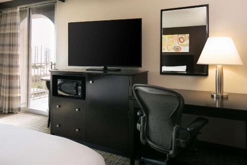 DoubleTree by Hilton Dallas Market Center - image 25