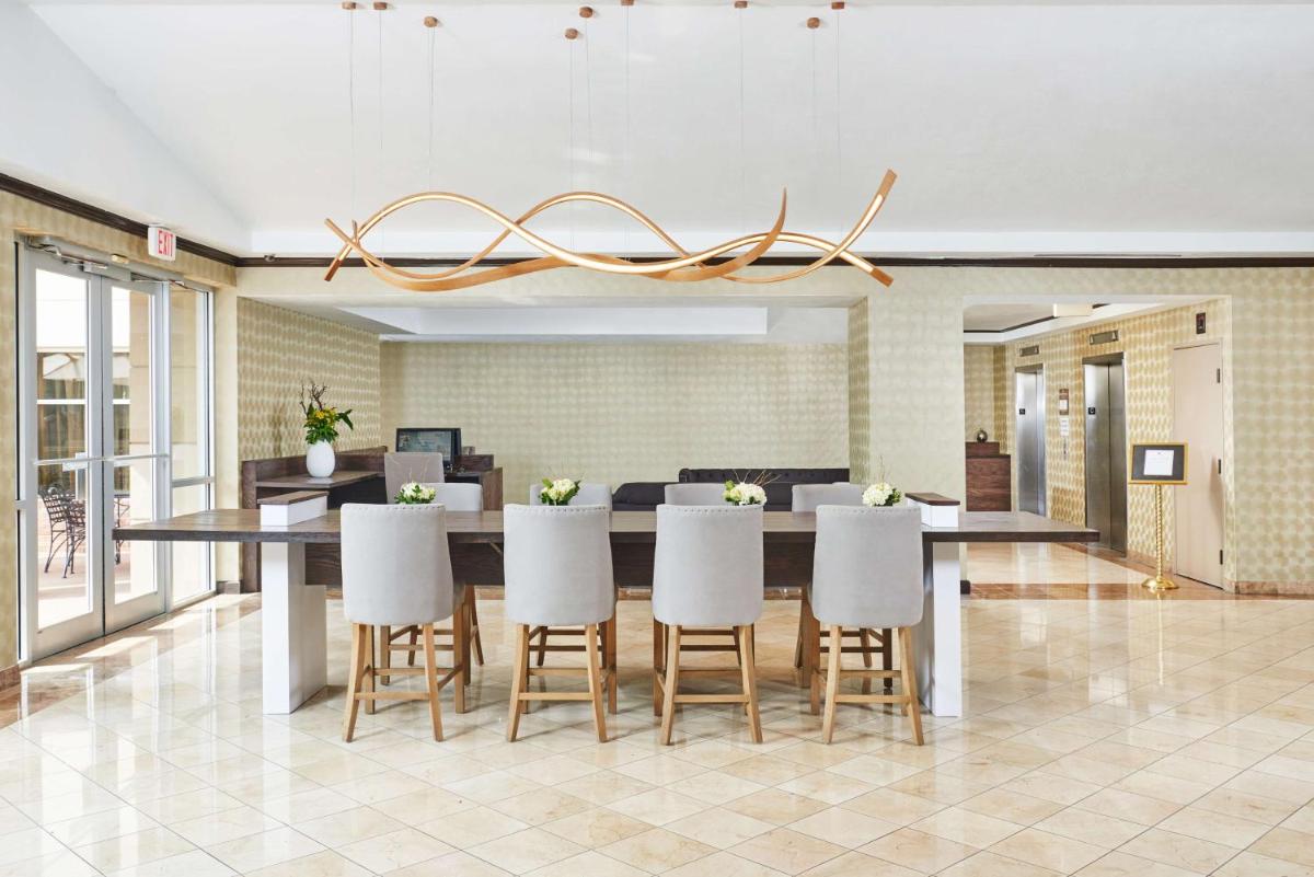 DoubleTree by Hilton Dallas Market Center - image 3
