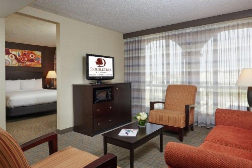 DoubleTree by Hilton Dallas Market Center - image 38