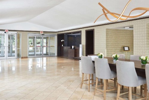 DoubleTree by Hilton Dallas Market Center - image 4