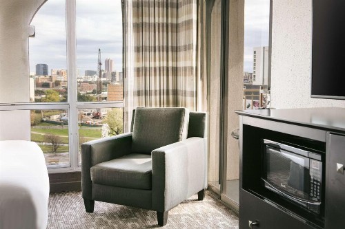 DoubleTree by Hilton Dallas Market Center - image 40