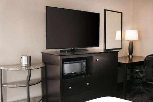 DoubleTree by Hilton Dallas Market Center - image 43