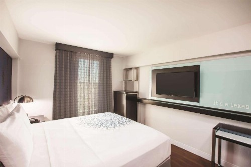 La Quinta by Wyndham Dallas Downtown - image 14