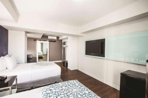La Quinta by Wyndham Dallas Downtown - image 15