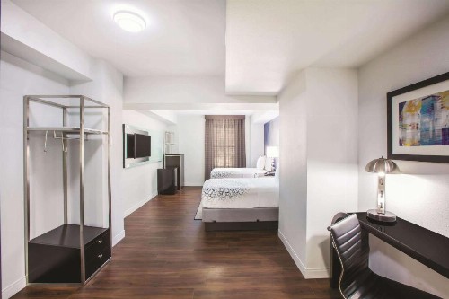 La Quinta by Wyndham Dallas Downtown - image 17