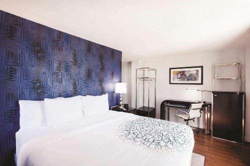 La Quinta by Wyndham Dallas Downtown - image 18