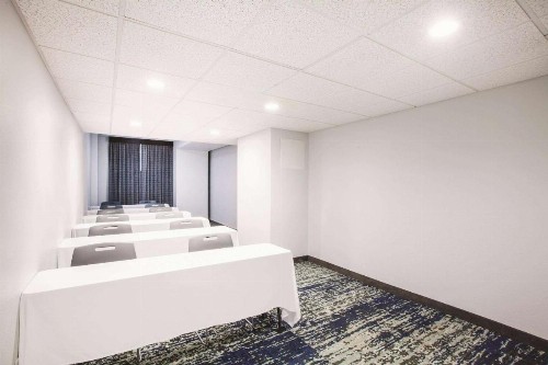La Quinta by Wyndham Dallas Downtown - image 22