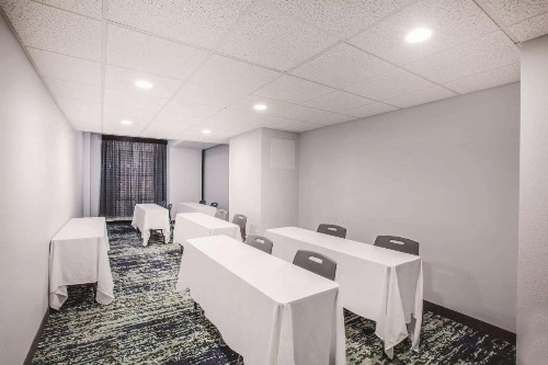 La Quinta by Wyndham Dallas Downtown - image 23