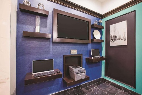 La Quinta by Wyndham Dallas Downtown - image 30