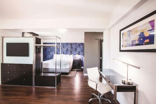 La Quinta by Wyndham Dallas Downtown - image 7