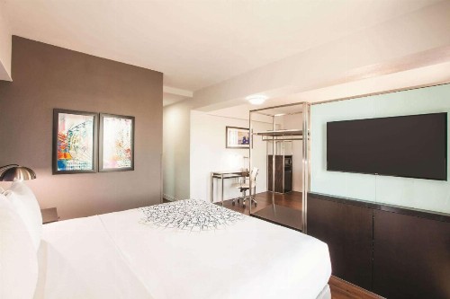 La Quinta by Wyndham Dallas Downtown - image 8