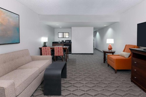 Embassy Suites Dallas - Park Central Area - image 20