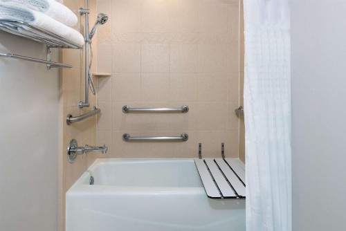 Embassy Suites Dallas - Park Central Area - image 22