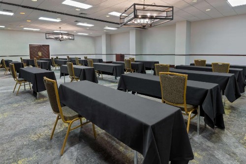 Embassy Suites Dallas - Park Central Area - image 29