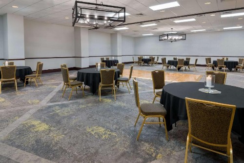 Embassy Suites Dallas - Park Central Area - image 31