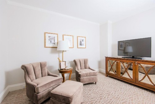 Warwick Melrose Hotel - image 13