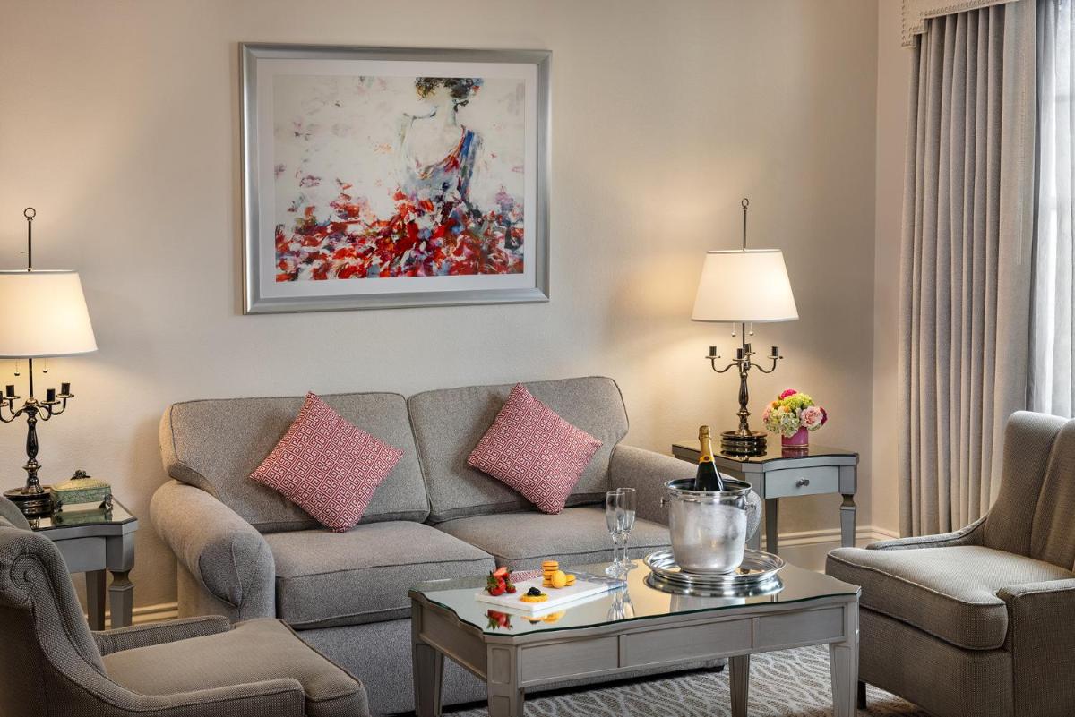 Warwick Melrose Hotel - image 2