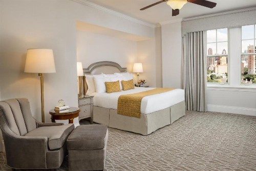 Warwick Melrose Hotel - image 36
