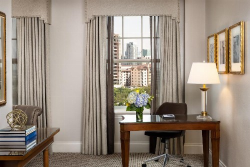 Warwick Melrose Hotel - image 37
