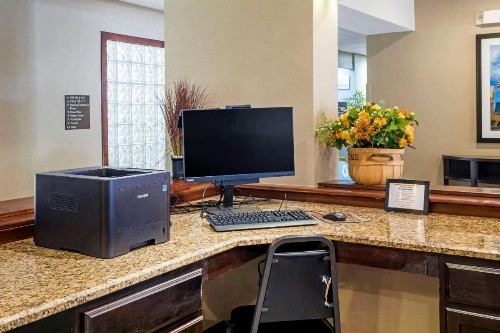 Comfort Suites North Dallas - image 35