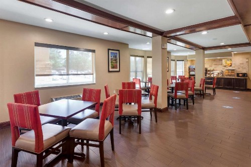 Comfort Suites North Dallas - image 36