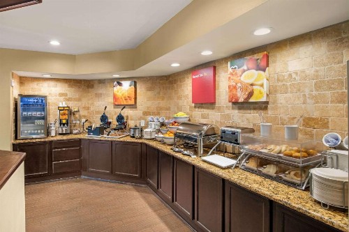 Comfort Suites North Dallas - image 44