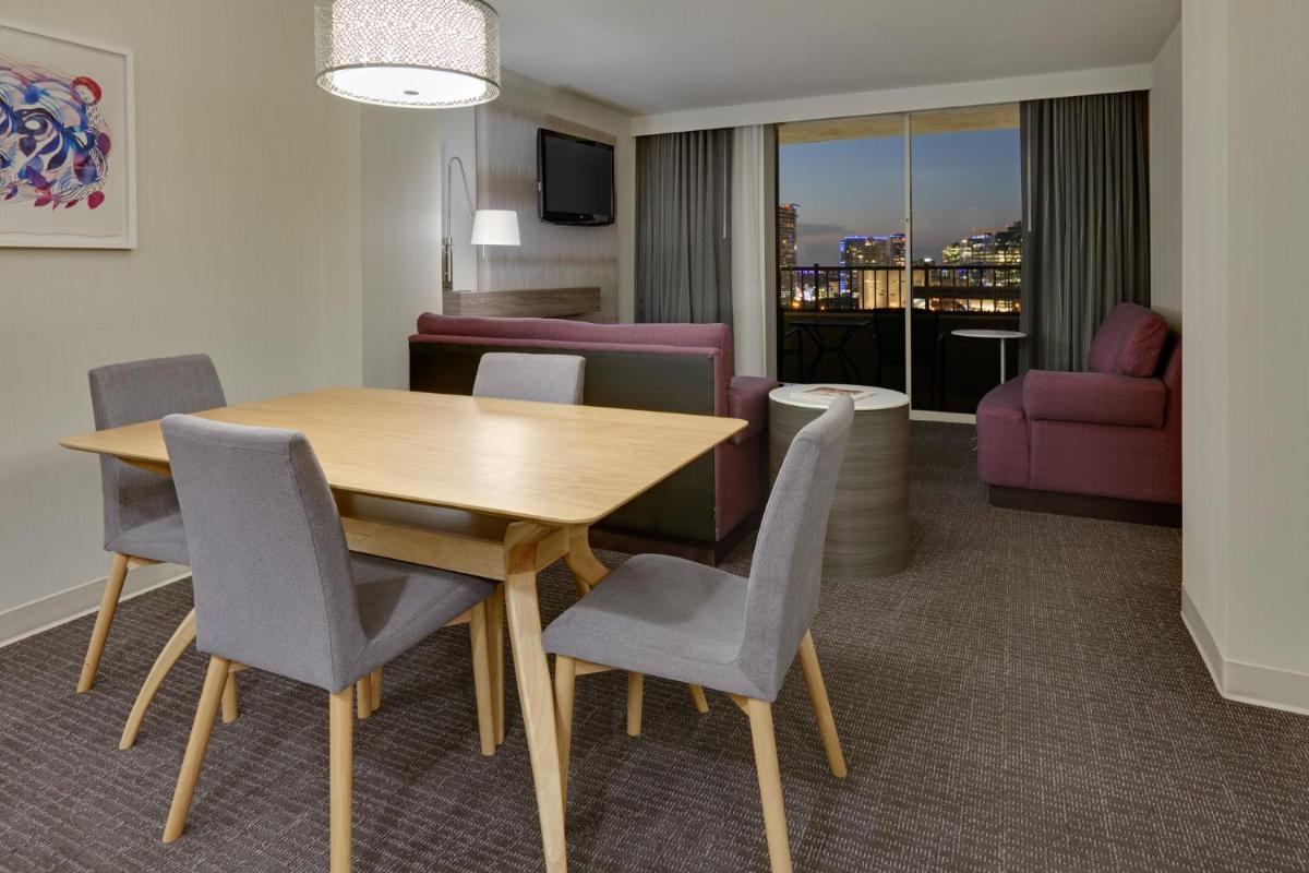 Crowne Plaza Hotel Dallas Downtown - image 7