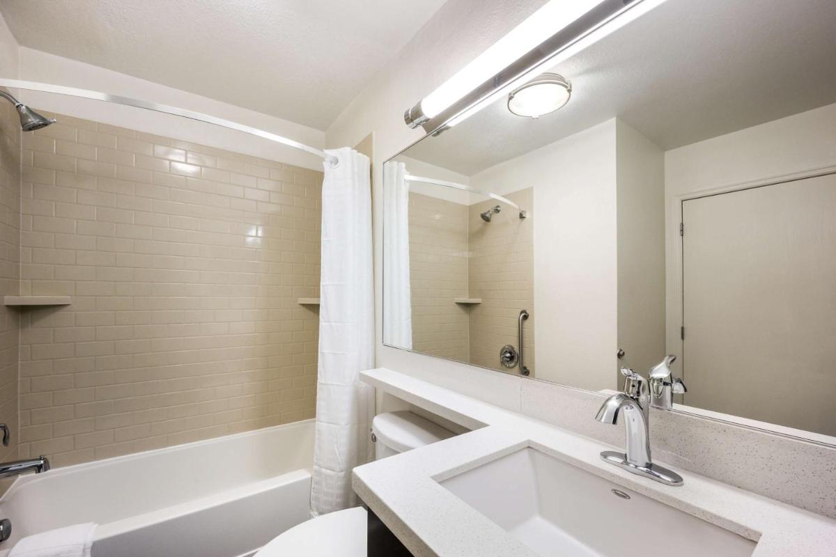 Sonesta Simply Suites Dallas Galleria - image 2