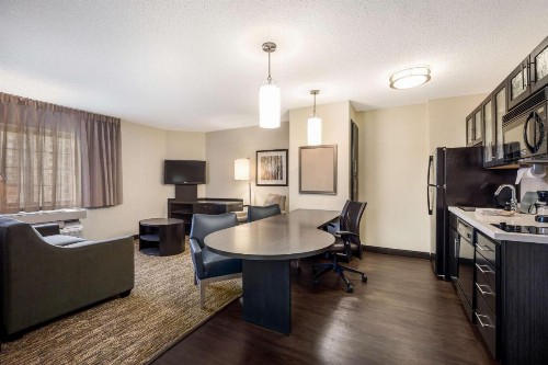 Sonesta Simply Suites Dallas Galleria - image 7