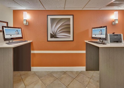 Candlewood Suites Dallas Market Center-Love Field an IHG Hotel - image 13