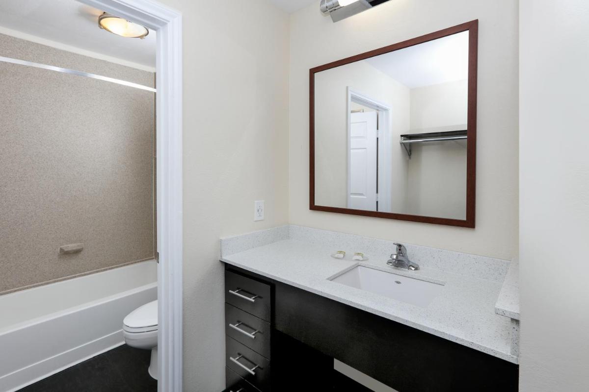 Candlewood Suites Dallas Market Center-Love Field an IHG Hotel - image 2
