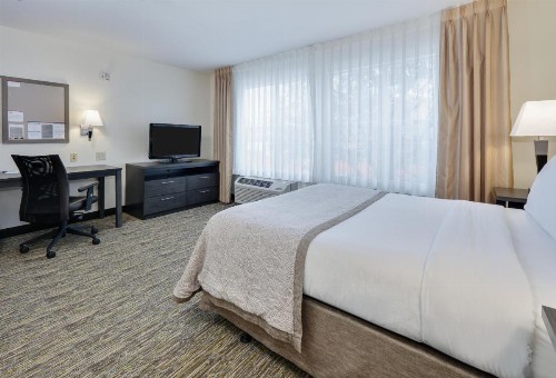 Candlewood Suites Dallas Market Center-Love Field an IHG Hotel - image 3