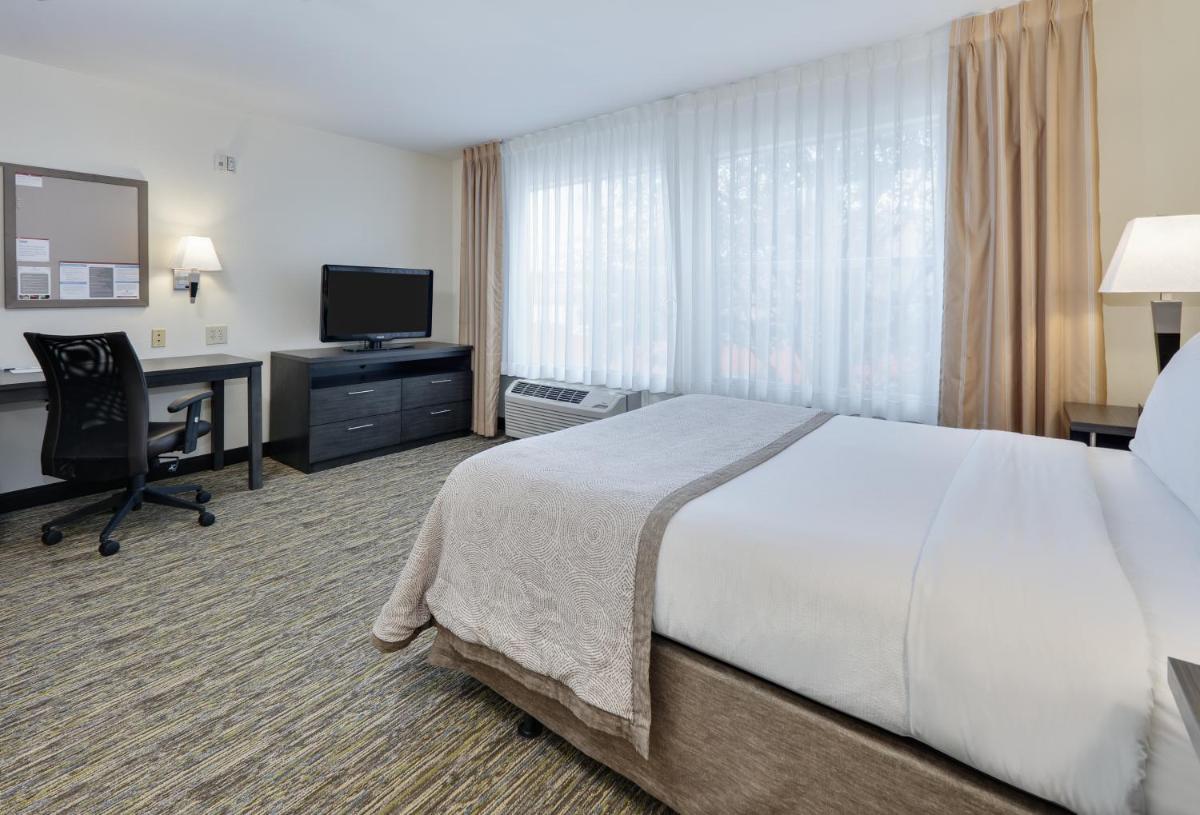 Candlewood Suites Dallas Market Center-Love Field an IHG Hotel - image 3