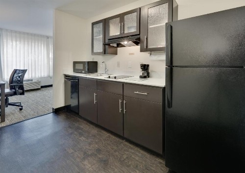 Candlewood Suites Dallas Market Center-Love Field an IHG Hotel - image 9