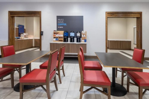 Holiday Inn Express & Suites Dallas Fair Park - image 10