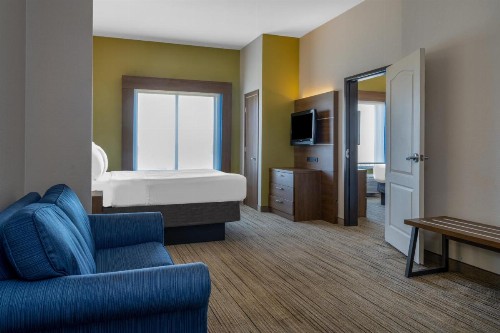 Holiday Inn Express & Suites Dallas Fair Park - image 12