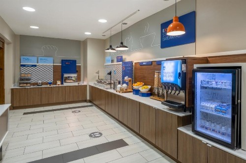 Holiday Inn Express & Suites Dallas Fair Park - image 18