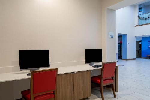 Holiday Inn Express & Suites Dallas Fair Park - image 7