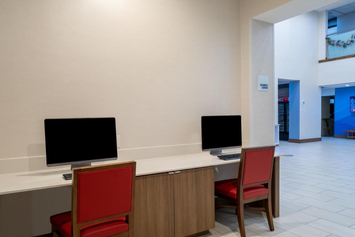Holiday Inn Express & Suites Dallas Fair Park - image 7